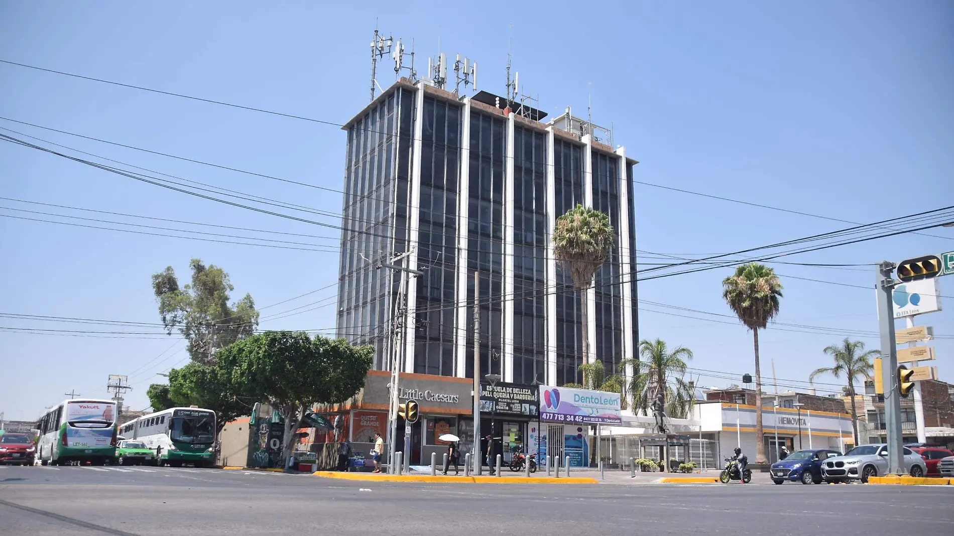 F CARMONA EDIFICIO DE LAS CAMARAS (2)